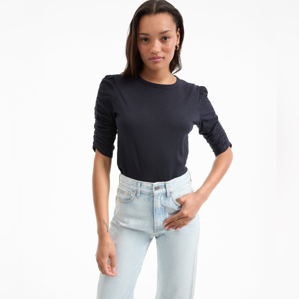 Veronica Beard Delmara
Ruched-Sleeve Tee
